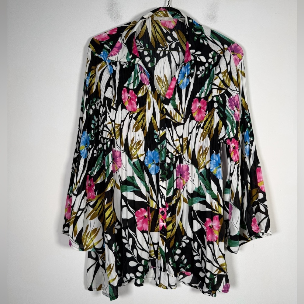 Sunny Leigh Women’s NWT Size Extra Large XL Davina Floral Pattern Button Down
